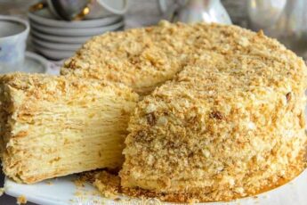 Домашний торт «Наполеон»: простой рецепт, которым можно удивить родных