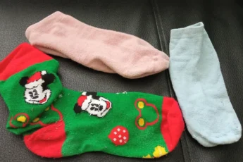 Раньше я бездумно выбрасывала одиночные носки, а теперь они экономят мне деньги. Делюсь как