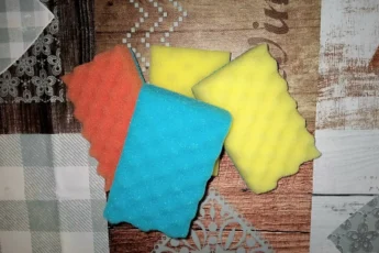 Покупаю много покупаю дешевых губок, но посуду ими не мою. Использую 10 более полезных способов применения