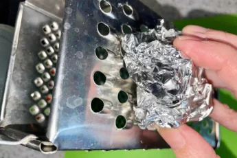 Вот зачем я тру фольгу на терке и еще 4 гениальных совета из СССР, которые с годами не теряют своей актуальности (работают отлично)