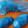 Скупила в ближайшей аптеке все бахилы (продавцы уже начали крутить у виска, а зря). Когда узнали, как использую в быту - не поверили