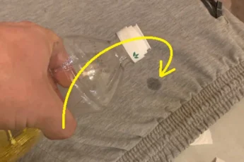 Как быстро устранить жирное пятно с одежды? — об этом способе писал еще Перельман! Сам пользуюсь очень давно