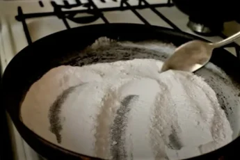 Как сделать мощное средство для прочистки канализации: секреты химии