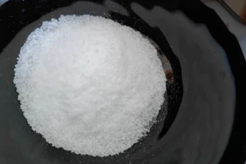 Засыпала дно духовки солью и не могу нарадоваться. 7 полезностей с солью, про которые многие даже не знают