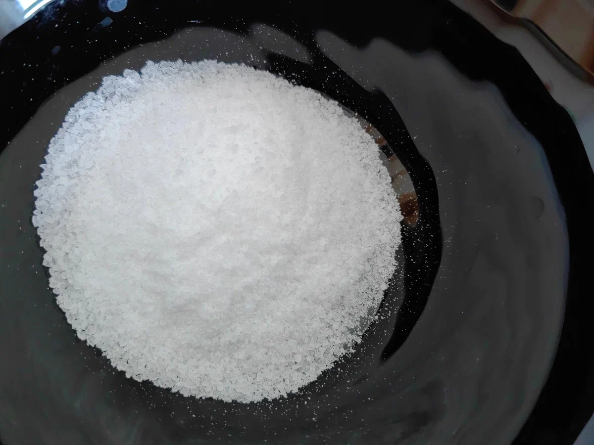 Засыпала дно духовки солью и не могу нарадоваться. 7 полезностей с солью, про которые многие даже не знают
