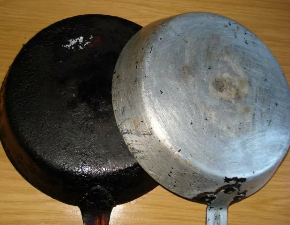 Старинная «хитрость»: как в СССР отмывали даже застаревший нагар со сковородок. Не ожидала, что это так просто