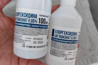 Никогда не прохожу мимо хлоргексидина, а на лето и вовсе покупаю литрами. Покажу несколько хороших хитростей на все случаи жизни
