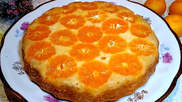 Быстрый и очень сочный Новогодний мандариновый пирог