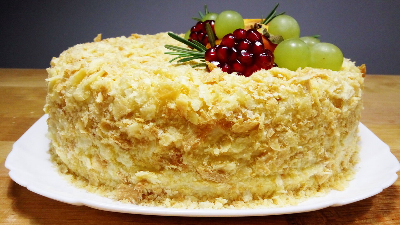 Оригинальный рецепт любимого торта "Наполеон" с ванильным кремом "Пломбир", прекрасный вариант для праздничного стола!