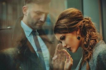8 верных признаков, что женщина живёт с тем, кого не любит