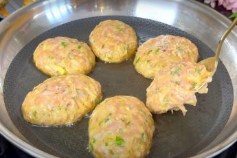 Блюдо из кабачков, которое я готовлю всю ночь и затем продаю на пляже. Вкусно и очень сытно