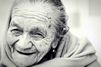 Есть 4 вещи, которые нужно держать в тайне даже от близких. Советы мудрейшей бабушки