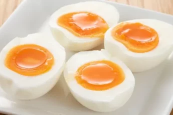 Весь месяц ела по 2 яйца на завтрак: что стало с моим весом, кожей и холестерином (честный эксперимент)