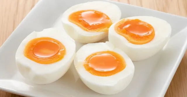 Весь месяц ела по 2 яйца на завтрак: что стало с моим весом, кожей и холестерином (честный эксперимент)