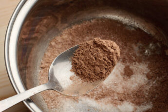 Пенсионерам 60+ нужно всем пить этот напиток для "крепких" сосудов: разбираем 5 причин пить какао каждый день на завтрак.