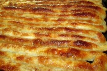 Домашний, восхитительный, сочный картофельный пирог… очень вкусное и нежирное блюдо, вы будете облизывать пальцы…
