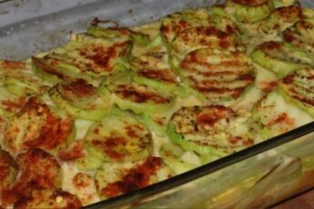 СОЧНОЕ БЛЮДО С КАБАЧКАМИ… Я больше их не жарю… Это самые вкусные кабачки, которые я когда-либо ела…